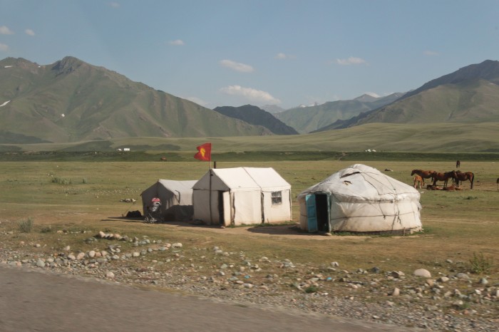 Yourtes kirghizes entre Osh et Bishkek
