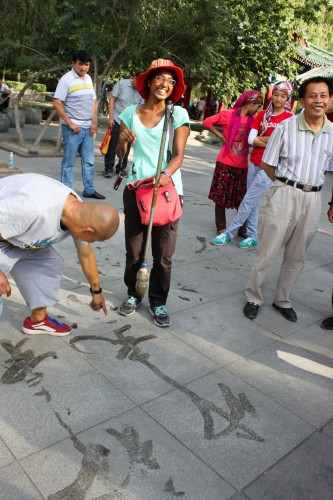 Exercices de calligraphie à Urumqi 