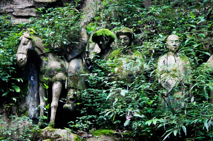 Emei Shan Statue recouverte de mousse