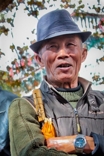 Vendeur d'oiseaux au marché de Kunming