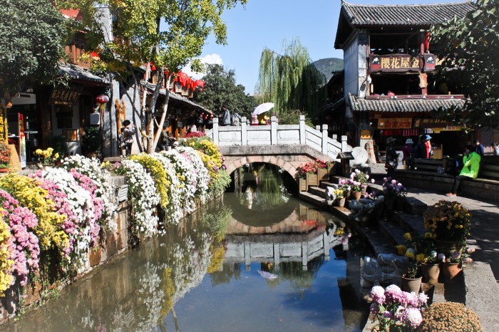 Pont près de la place du marché de Lijiang