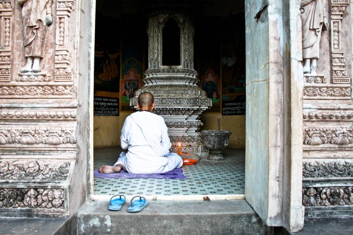 None dans un temple au Cambodge