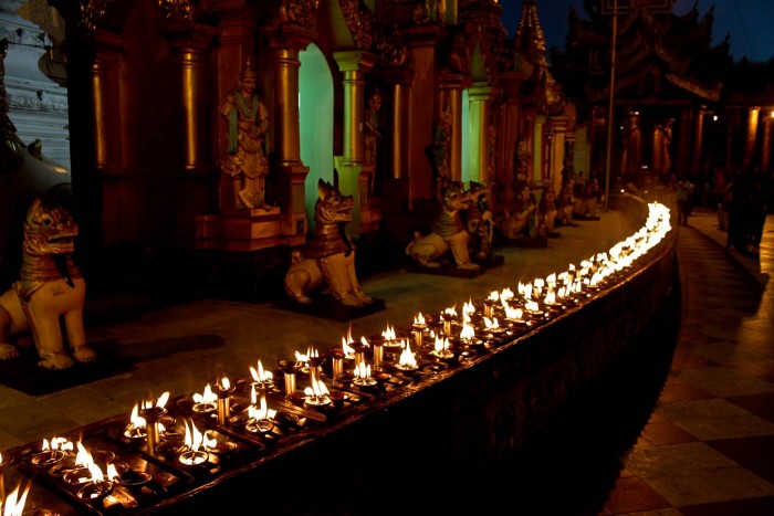 Bougies au Swedagon à Yangon