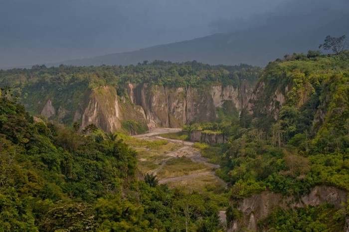 Bukittinggi_canyon