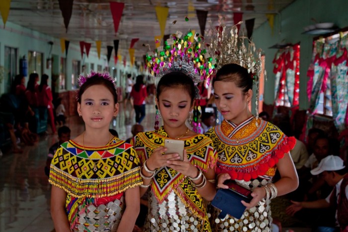 jeunes filles dayak