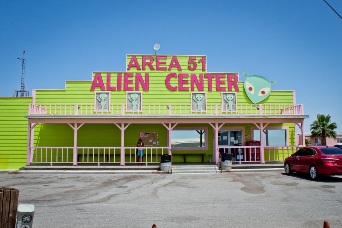 Alien Center