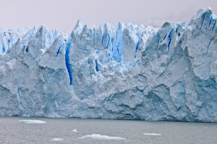 Une forêt de pics et de crevasses de glace