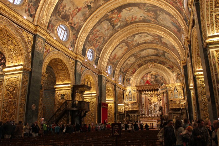 Intérieur de la co-cathédrale Saint-Jean