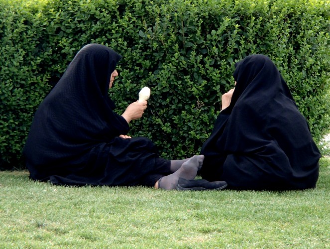Femmes en chador place Naghsh-e Jahan, Isfahan