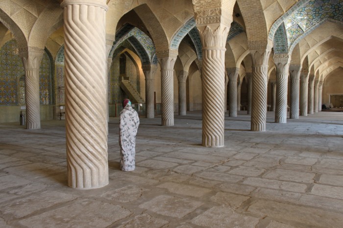 Sophie dans une mosquée