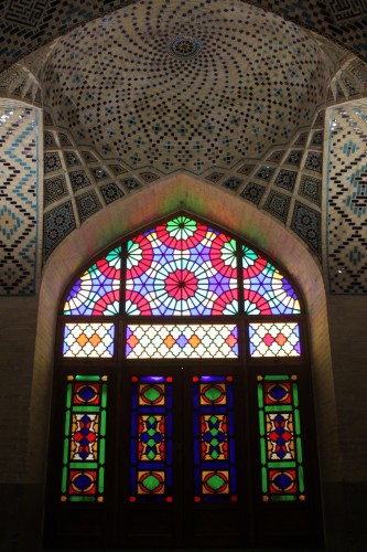 Vitraux dans une salle de prière à Shiraz