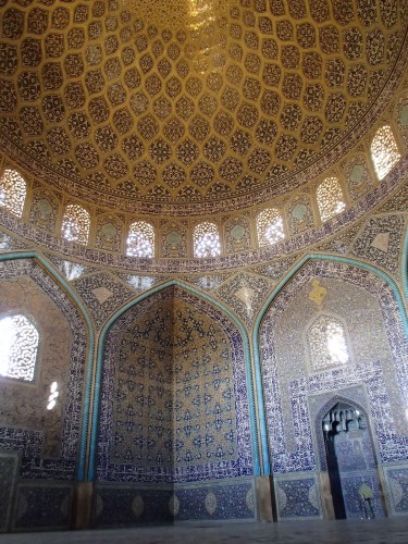 Intérieur de la mosquée Masjed-e Sheikh Lotfollah à Ispahan