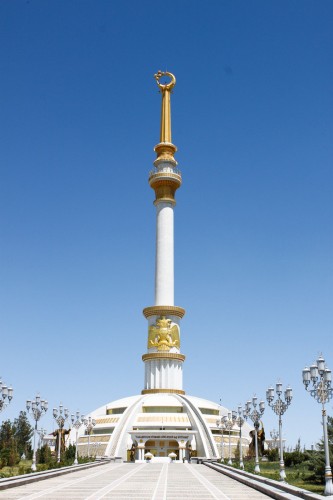 Monument de l'indépendance à Ashgabat