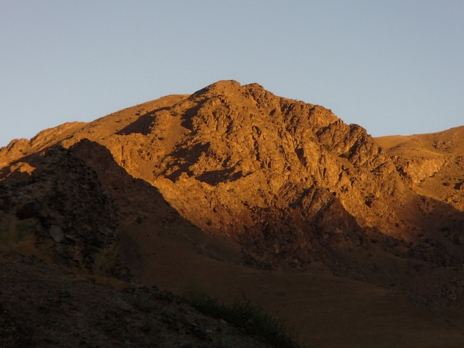 Coucher de soleil sur les montagnes de Nuratau