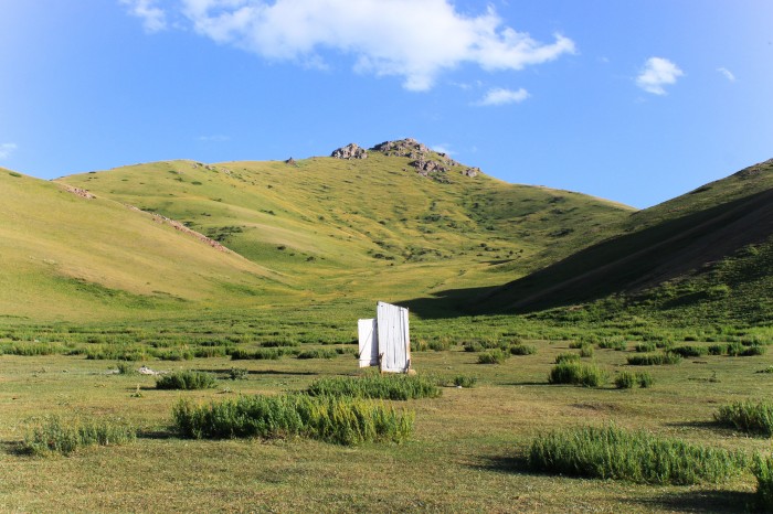 Toilettes isolées près des yourtes