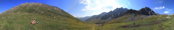 Pause sur le chemin du lac Ala-kol