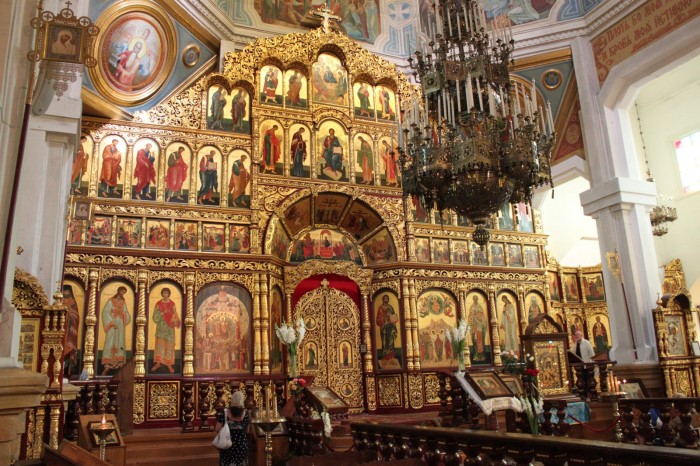 Intérieur d'une église orthodoxe d'Almaty