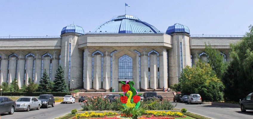 Bâtiment fleuri à Almaty