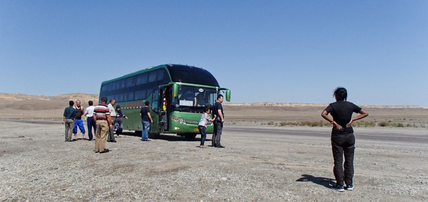 Pause pipi dans le désert kazakh