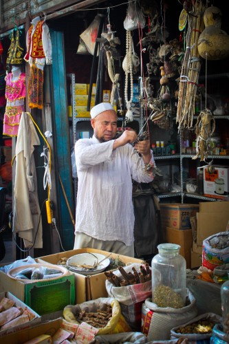 Commerçant ouïghour à Urumqi 