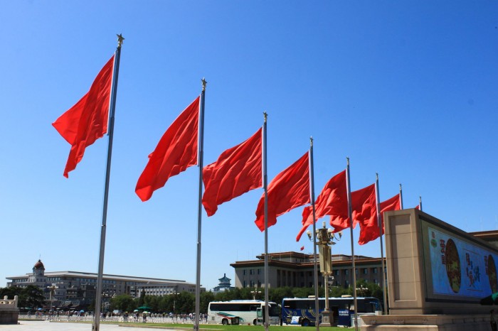 Drapeaux sur la place Tian'anmen à Beijing