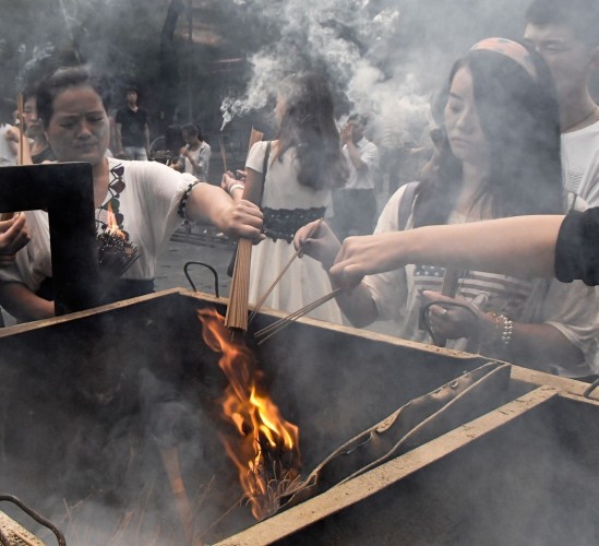 Encens au Temple des Lamas à Beijing