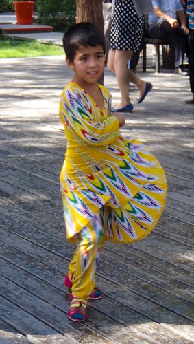 Jeune danseuse ouïghour