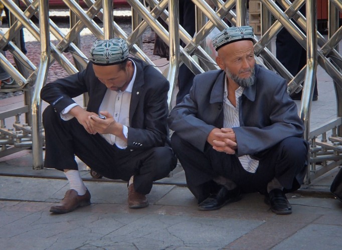 Hommes ouïghours à Urumqi
