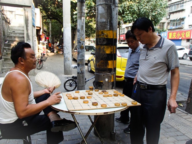 joueurs d'échec chinois dans les rues de Xi'an