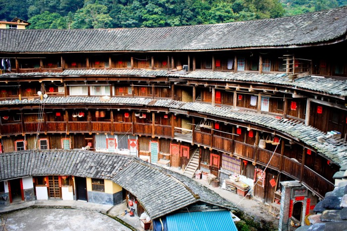 Les habitations familiales dans un tǔlóu