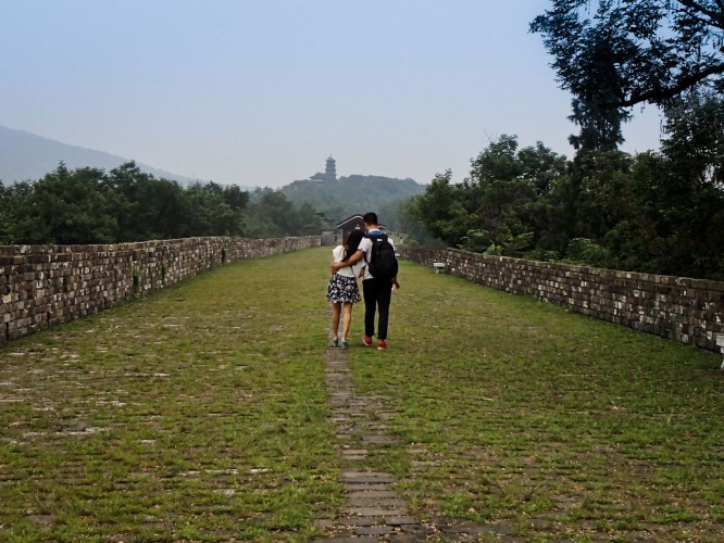 Amoureux sur la muraille de Naning