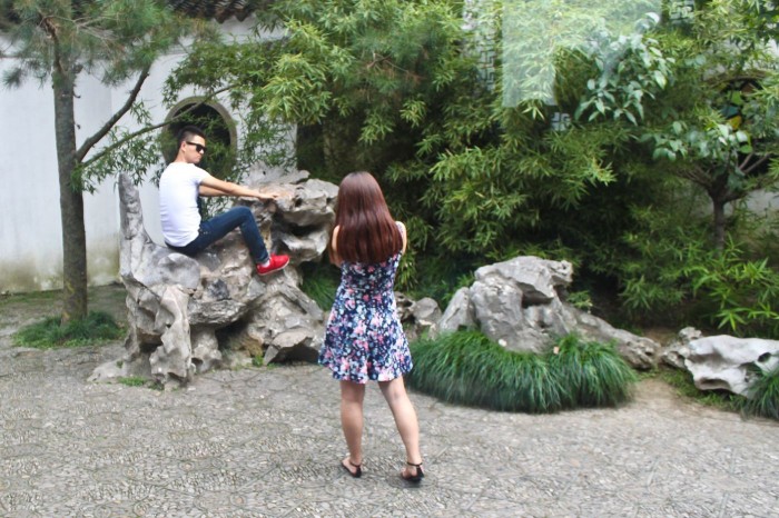 Touristes dans le Jardin de la Foret du Lion