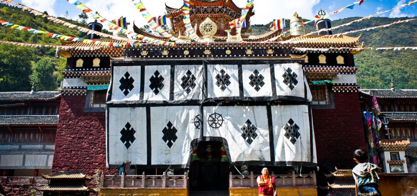 Entrée du temple au monastère Jingang