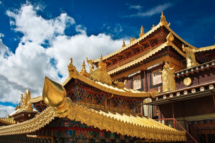Sur les toits du temple Dratsang, Shangri-La