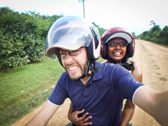 Moto à Vang Vieng au Laos