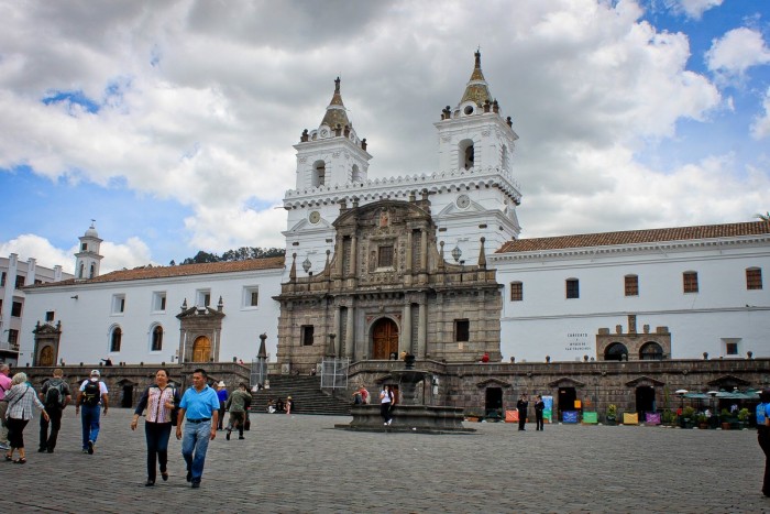 quito_place_eglise